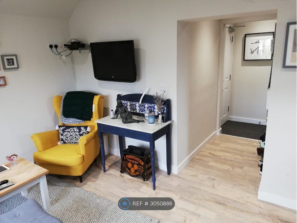 Property photo 1 of 13 Lounge