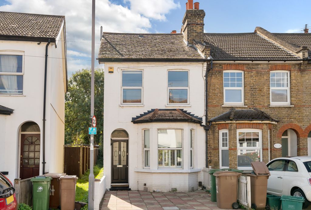 Property photo 3 of 12 External