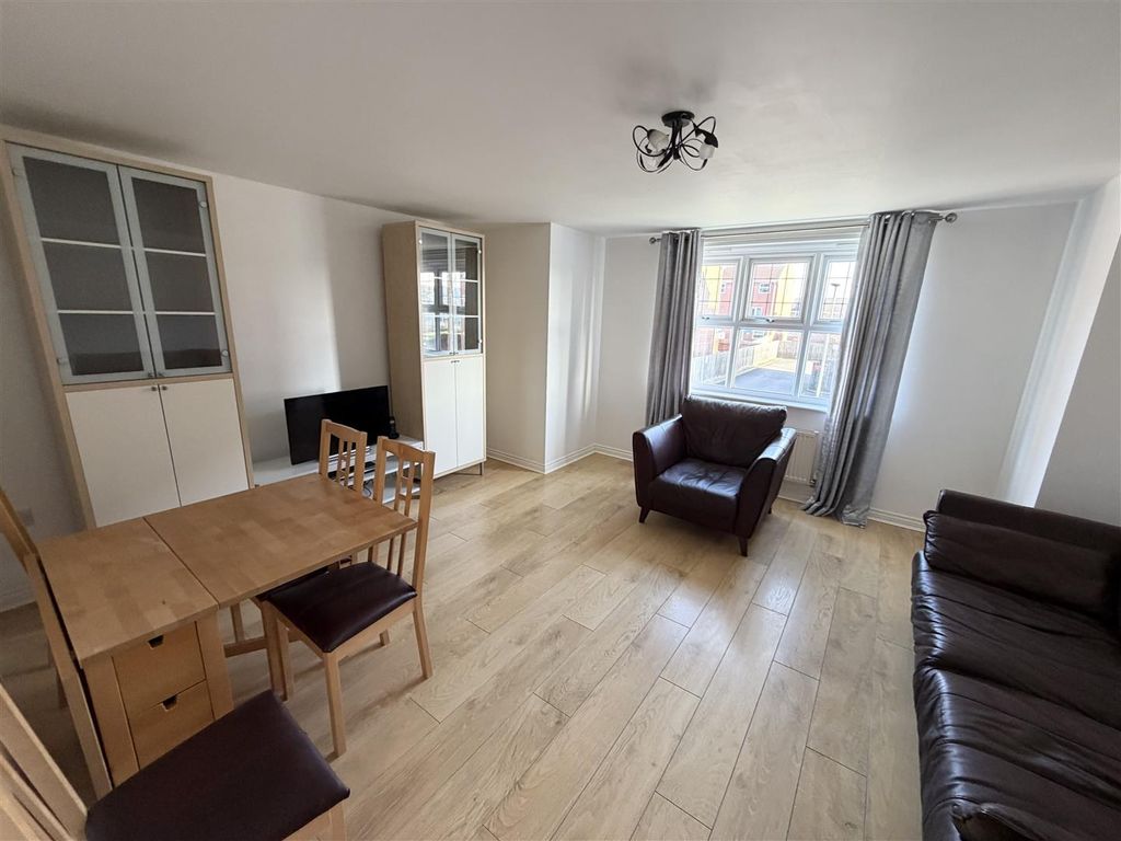 Property photo 3 of 7 Lounge Diner