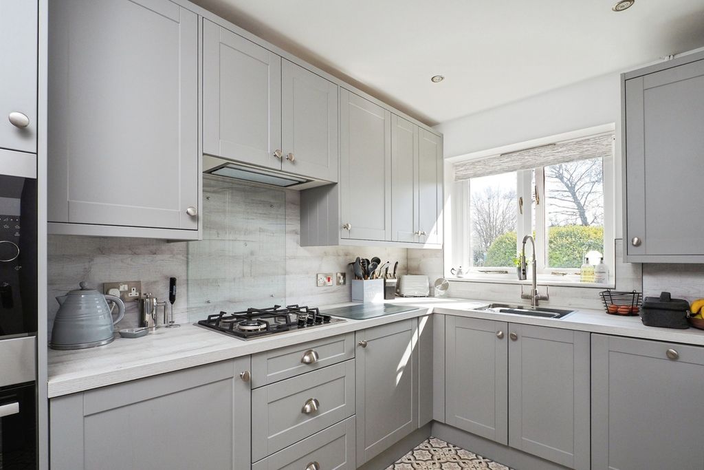 Property photo 2 of 16 Fitted Kitchen