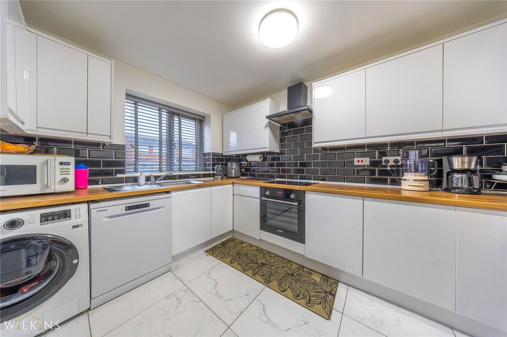 Property photo 2 of 33 Picture No. 34