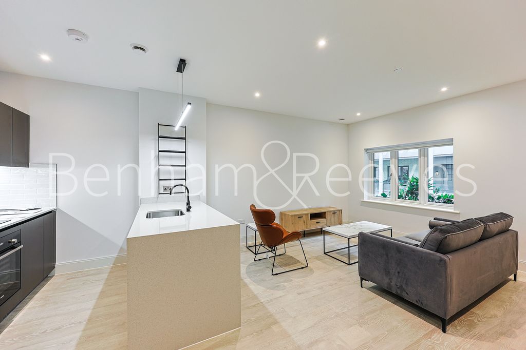 Property photo 2 of 21