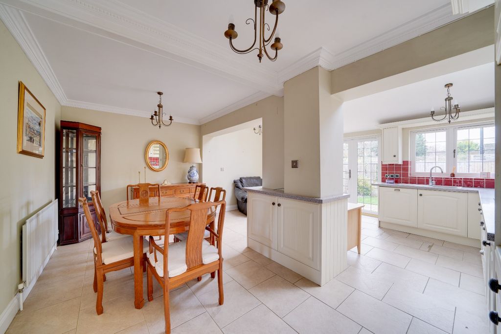 Property photo 3 of 12 4016137