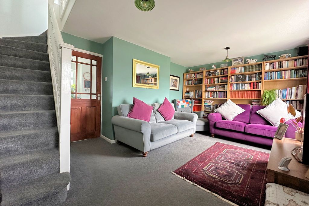 Property photo 2 of 21 Lounge