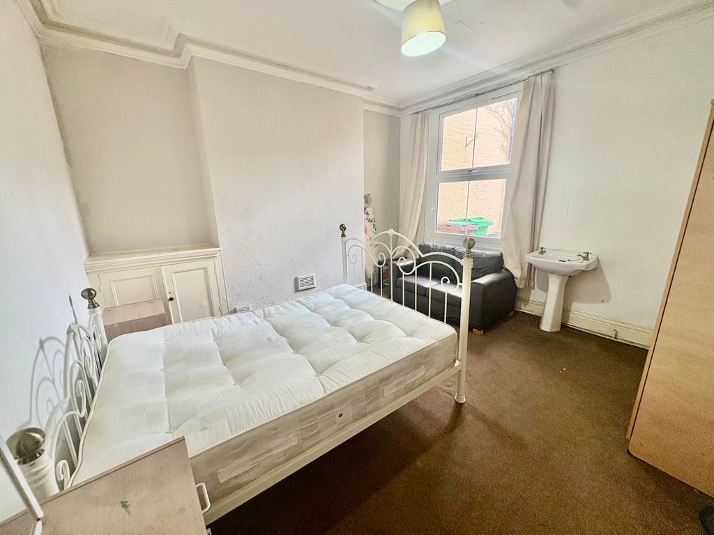 Property photo 2 of 6