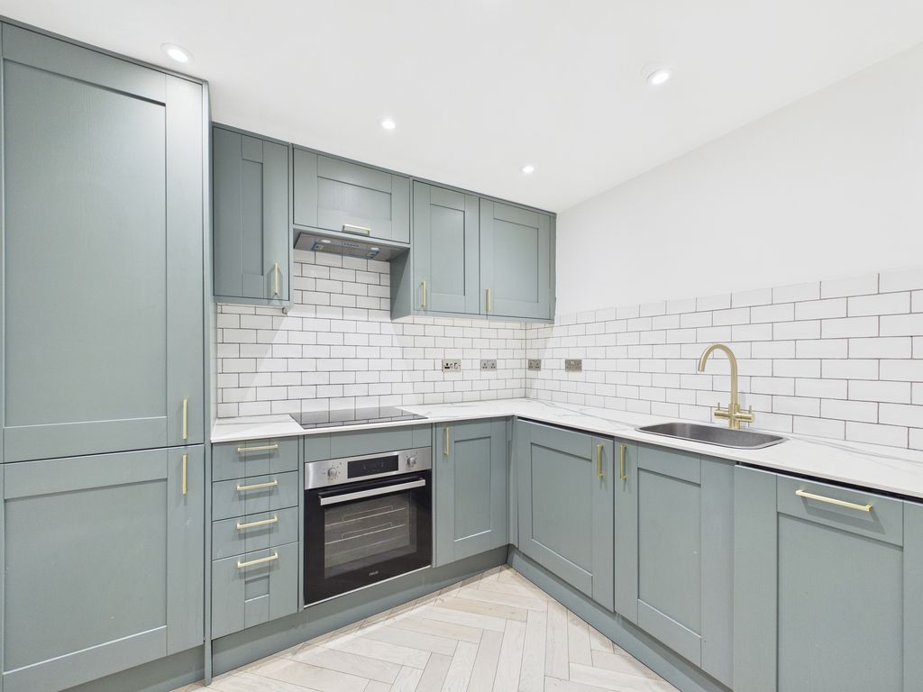 Property photo 1 of 14 Cam04693G0-Pr0091-Still017