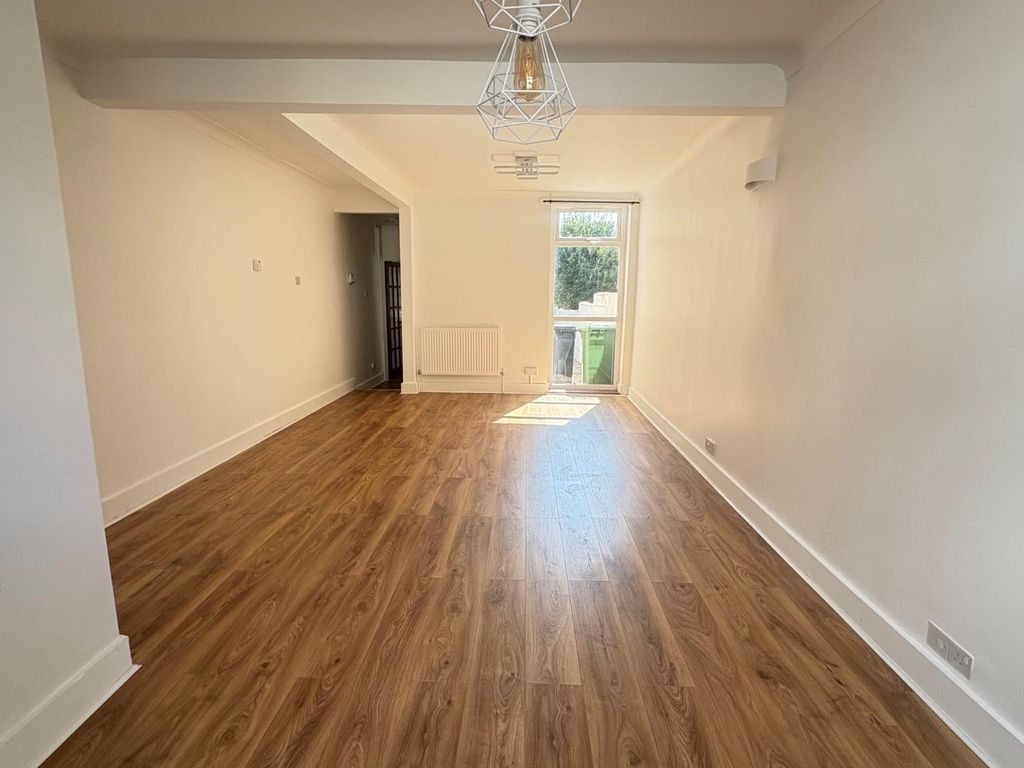 Property photo 3 of 11 8.Jpg
