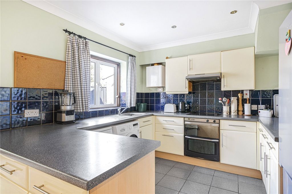 Property photo 3 of 18 Kitchen