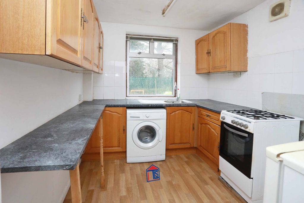 Property photo 2 of 12 Kitchen