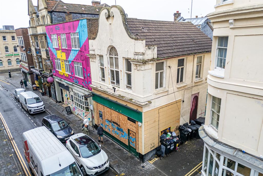 Property photo 2 of 28 131 High Street, Weston-Super-Mare, North Somerset