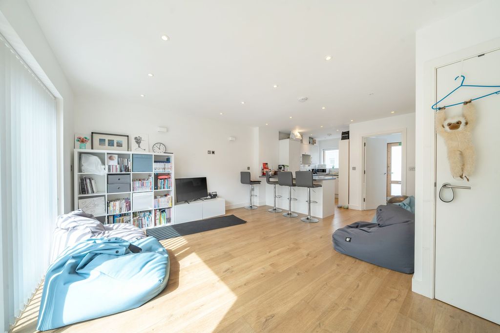 Property photo 2 of 22