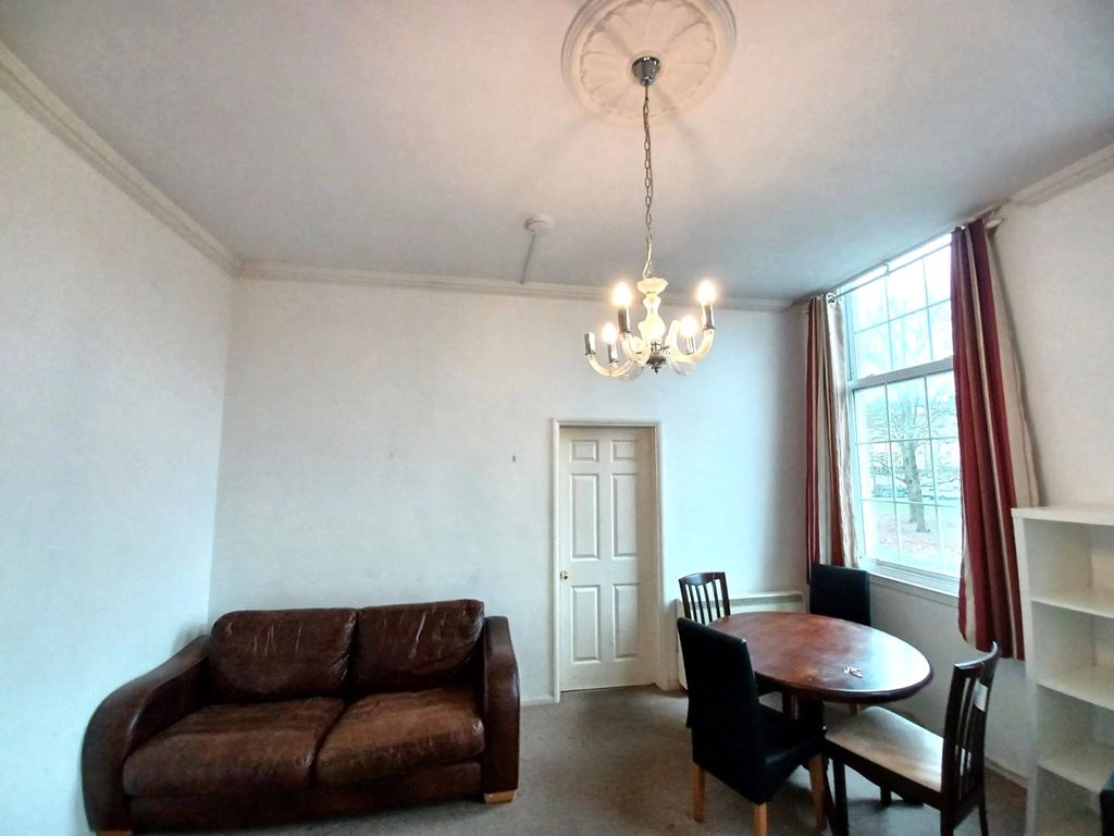 Property photo 2 of 7 Lounge