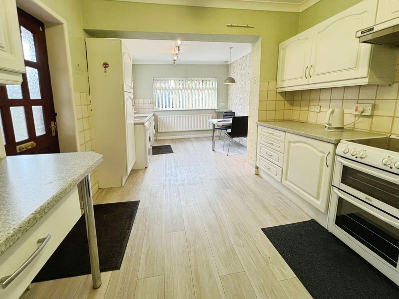 Property photo 3 of 17 Kitchen