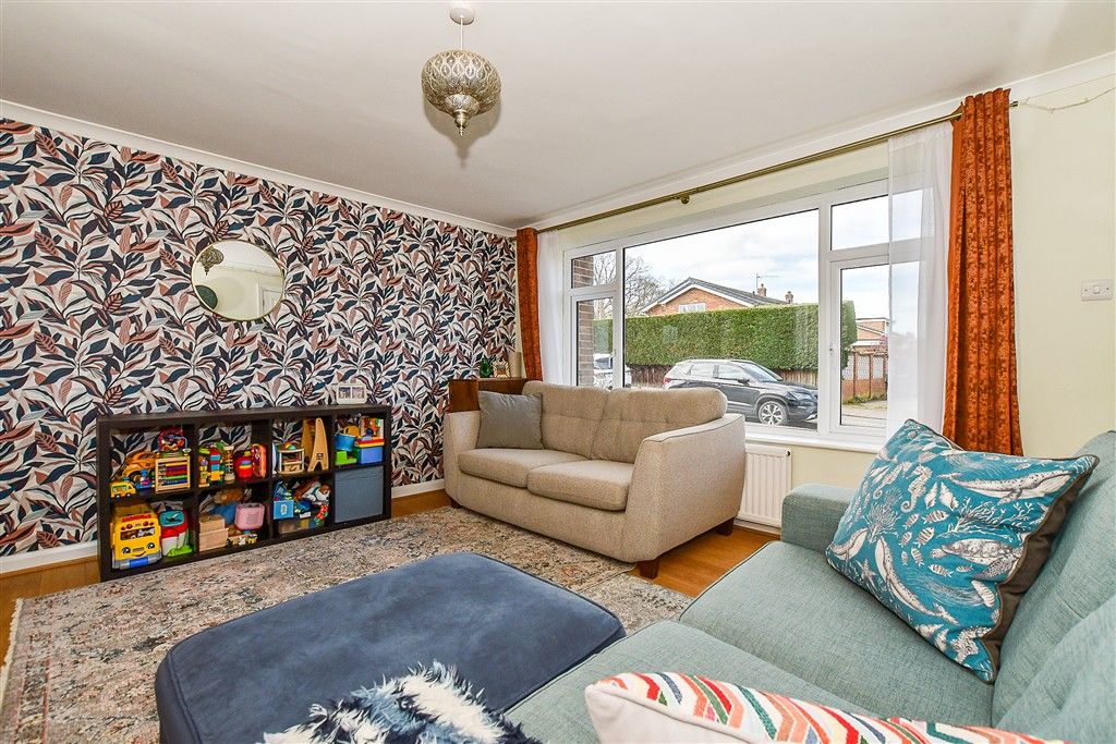 Property photo 2 of 11 Lounge