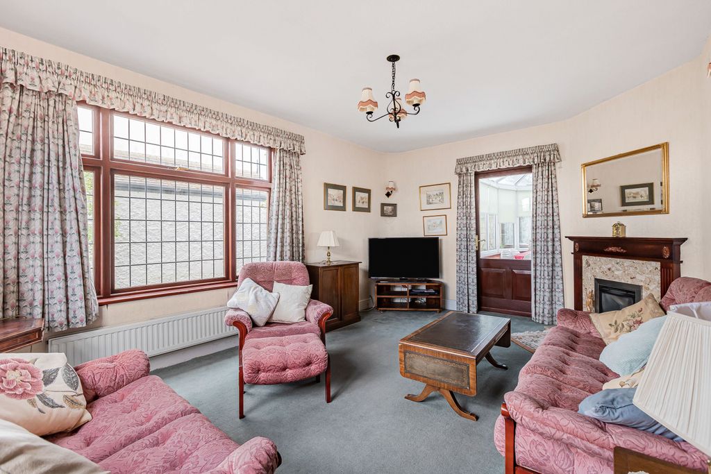 Property photo 2 of 34 Living Room