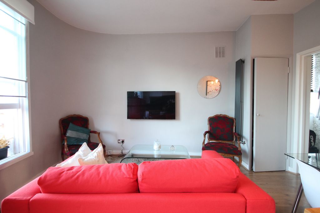 Property photo 3 of 7 Reception