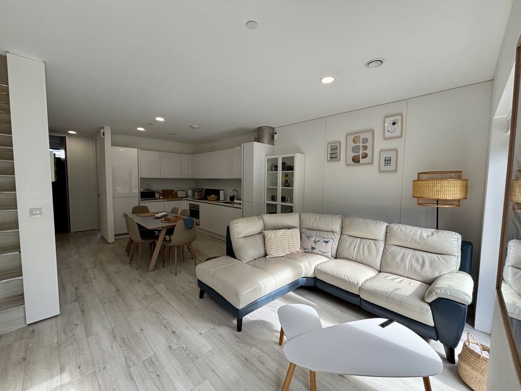 Property photo 2 of 19 Picture No. 18