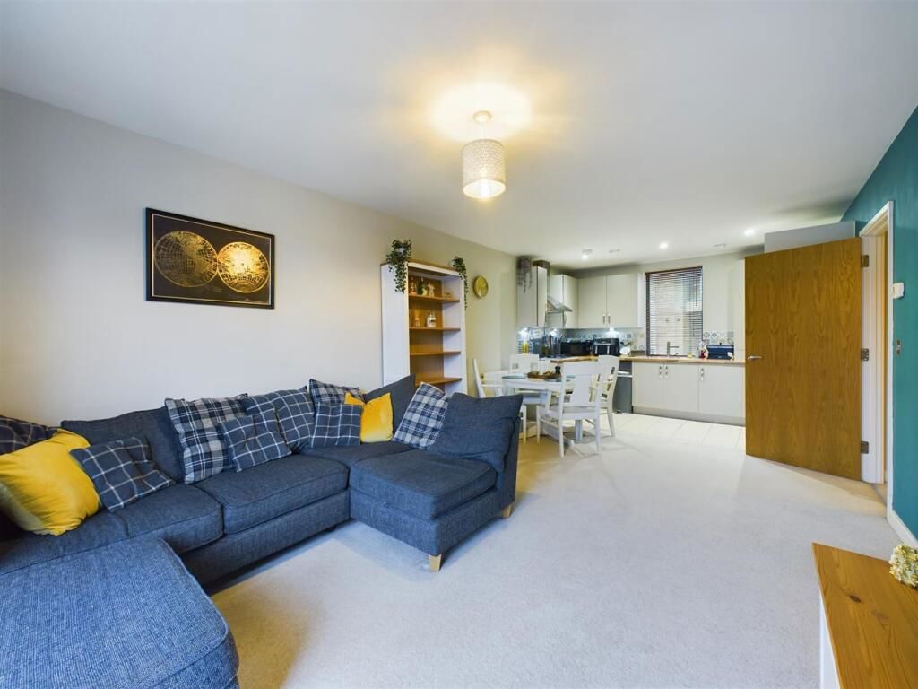 Property photo 2 of 11