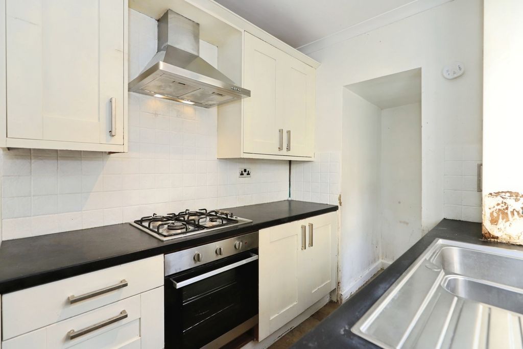 Property photo 3 of 13 Kitchen