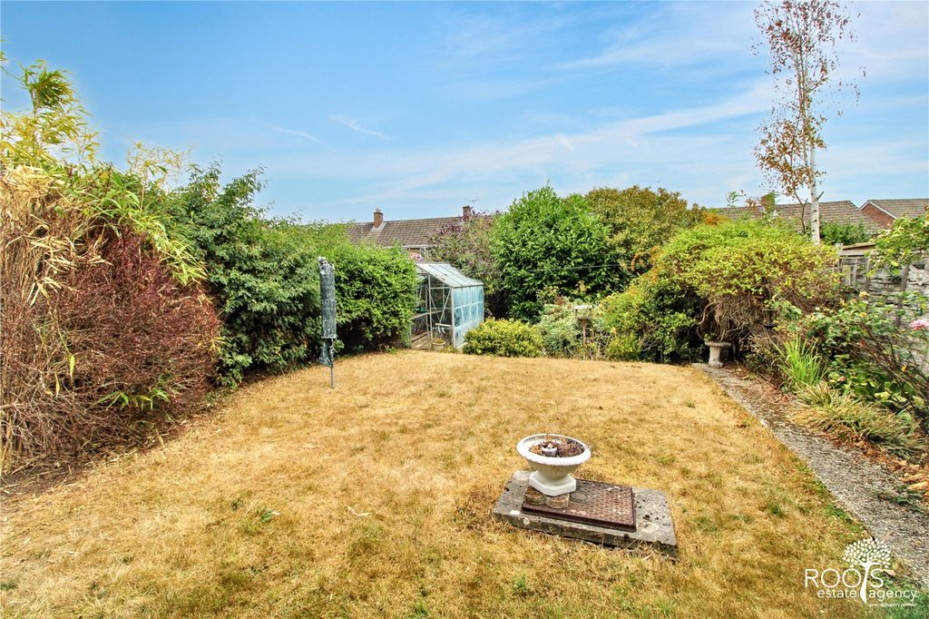 Property photo 2 of 9 Garden