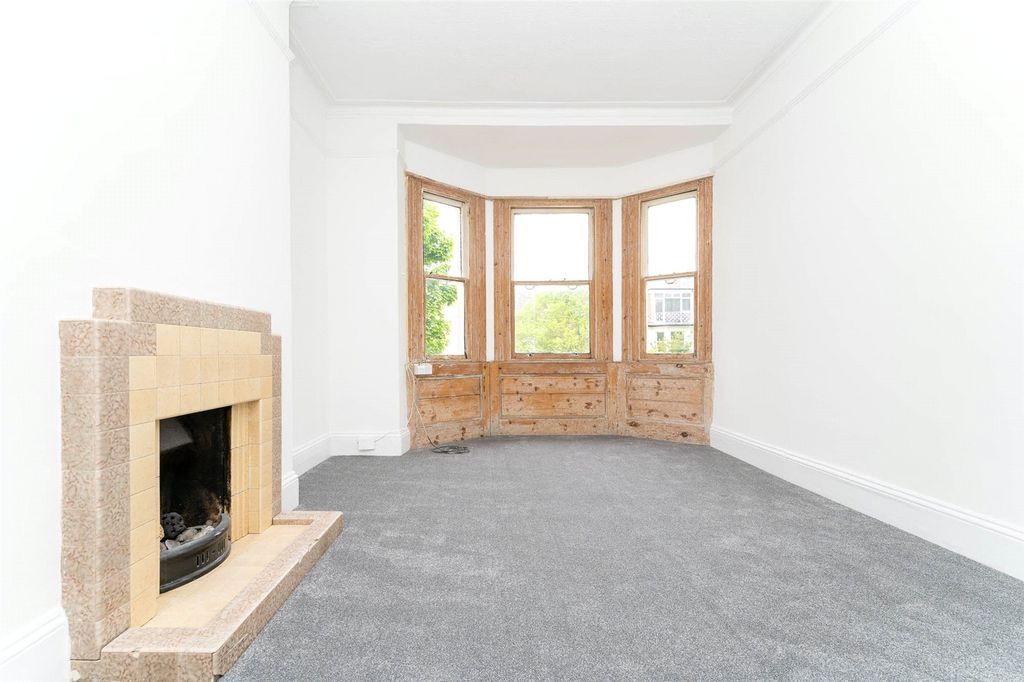 Property photo 2 of 7 Living Room
