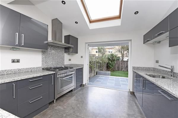Property photo 1 of 10 Kitchen