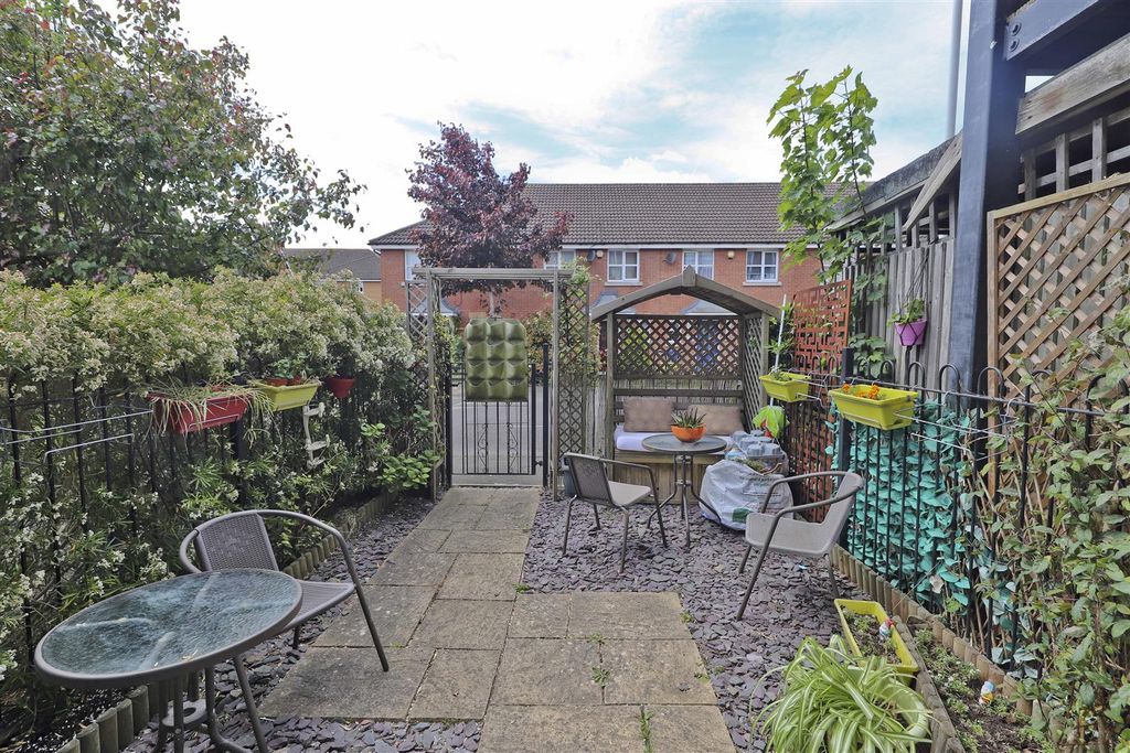 Property photo 2 of 12