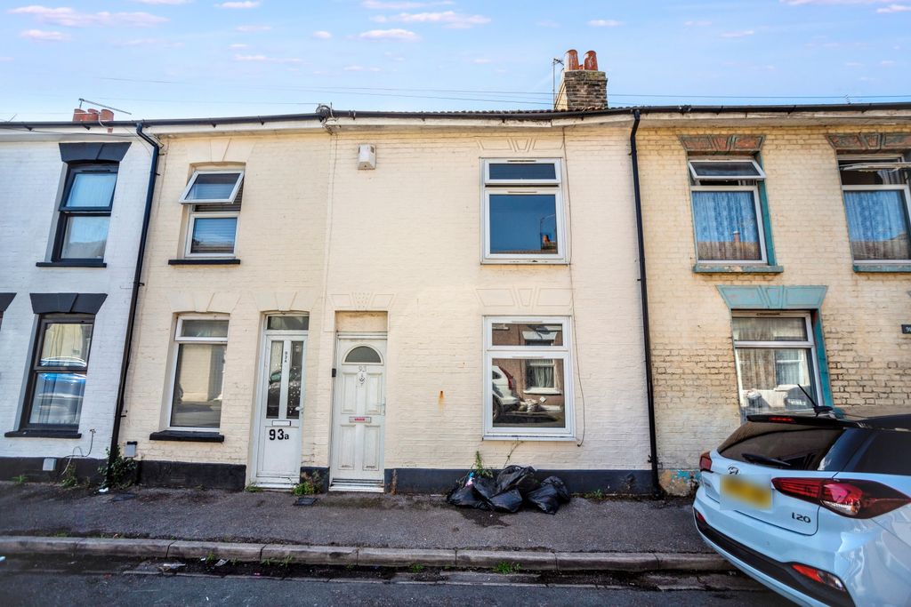 Property photo 1 of 15 93 Alma Street, Sheerness, Kent, Me12 2Ay