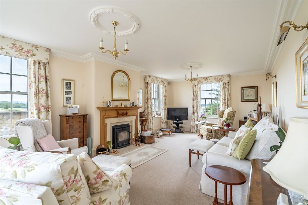 Property photo 2 of 31 Sitting Room