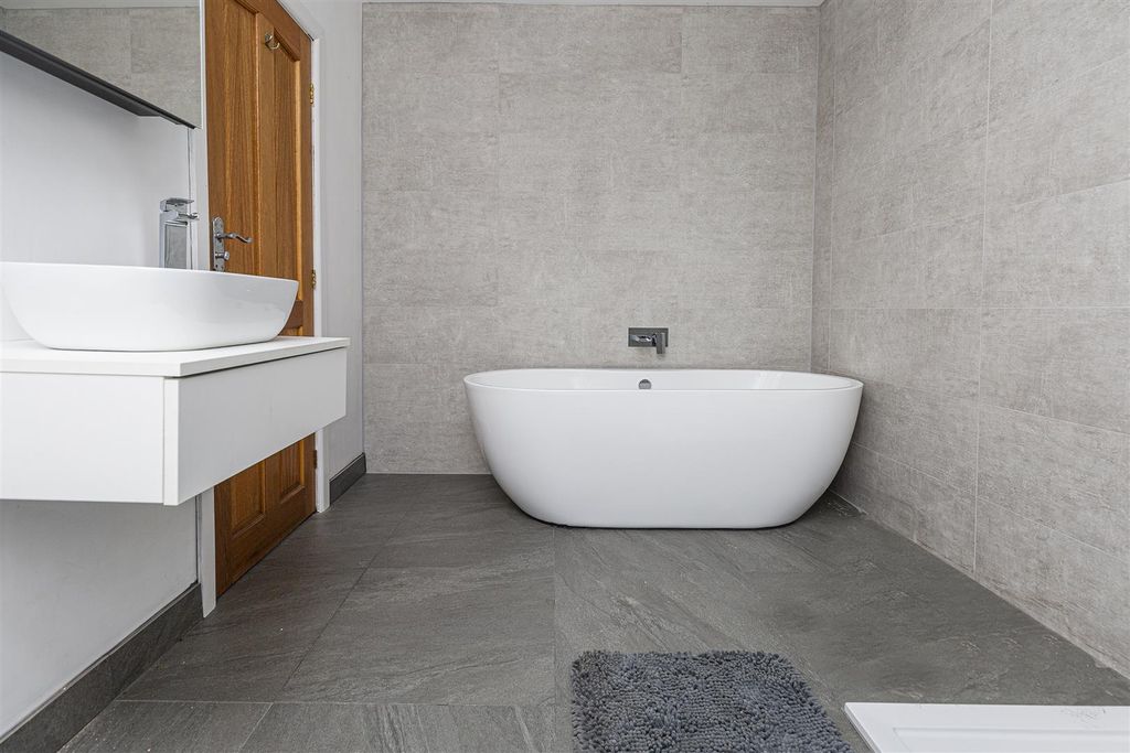 Property photo 3 of 37 Bathroom
