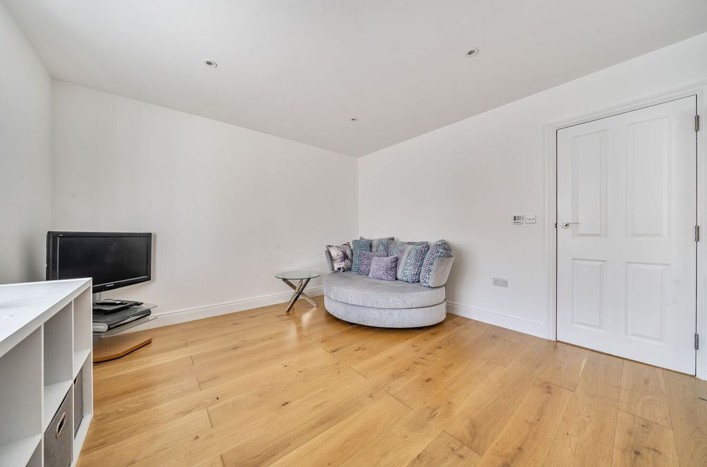 Additional image 16 of 2 bed flat for saleHigh Street, East Grinstead, West Sussex RH19