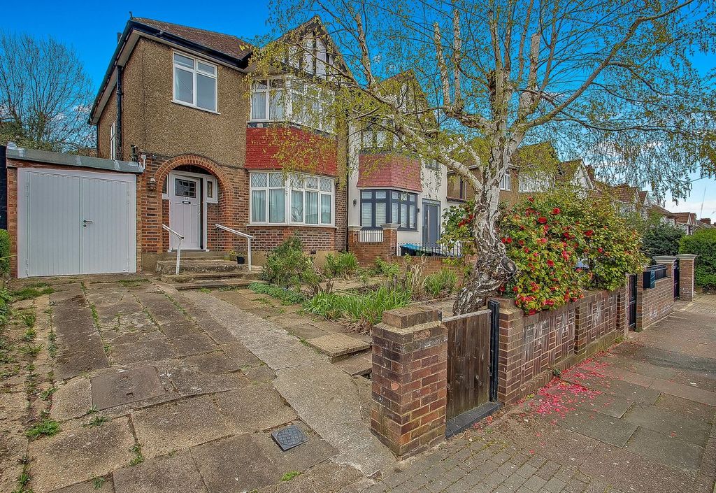 Property photo 1 of 11
