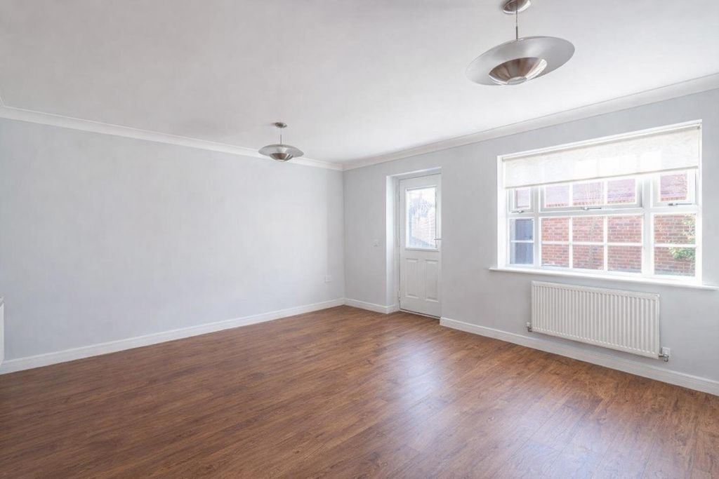 Property photo 2 of 9 Lounge.Jpg