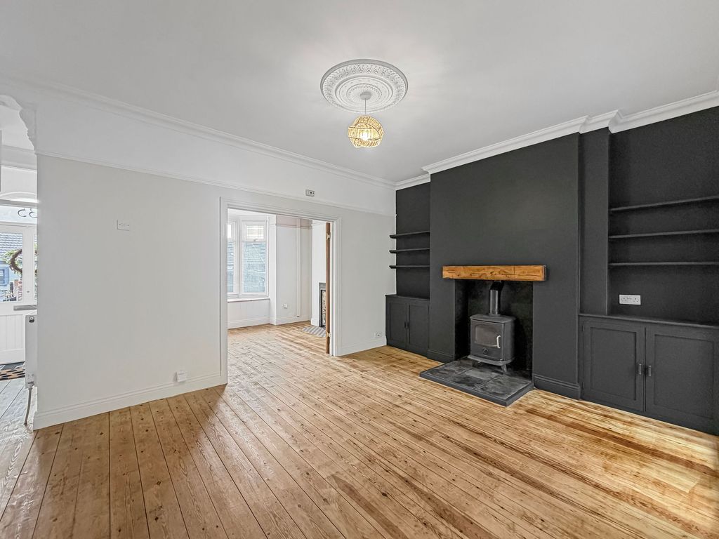 Property photo 2 of 32