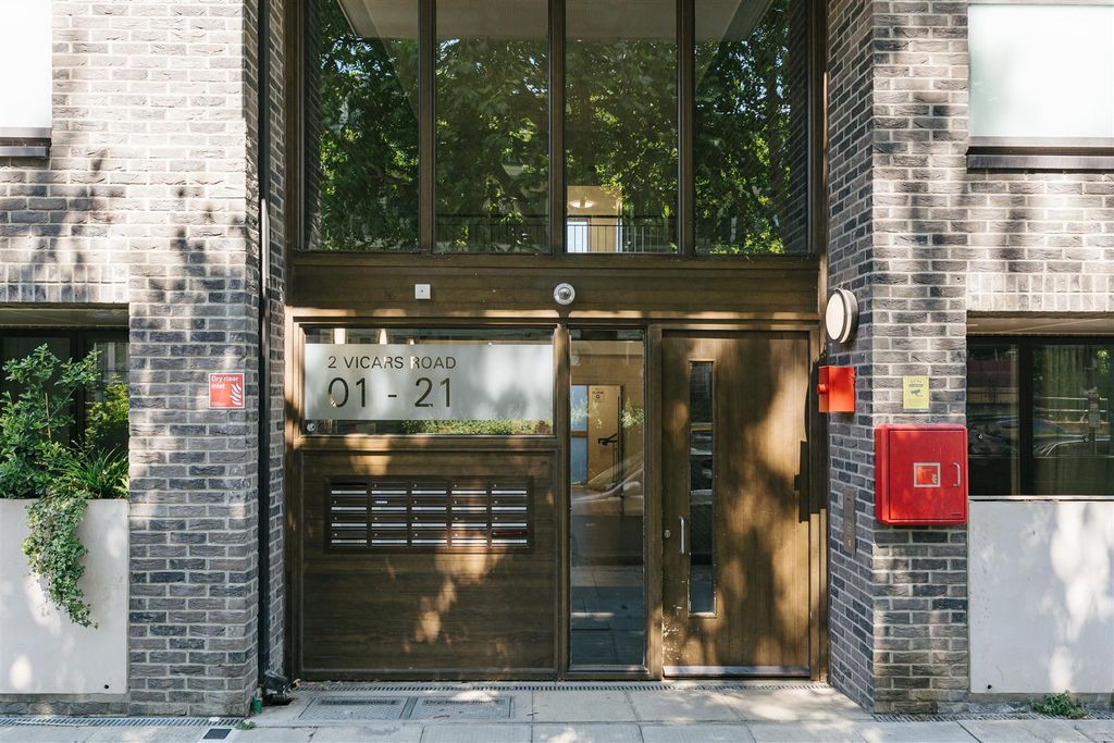 Property photo 3 of 18 Vicars_Road-03.Jpg