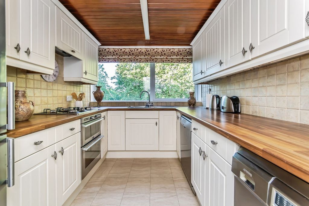 Property photo 2 of 19 Kitchen