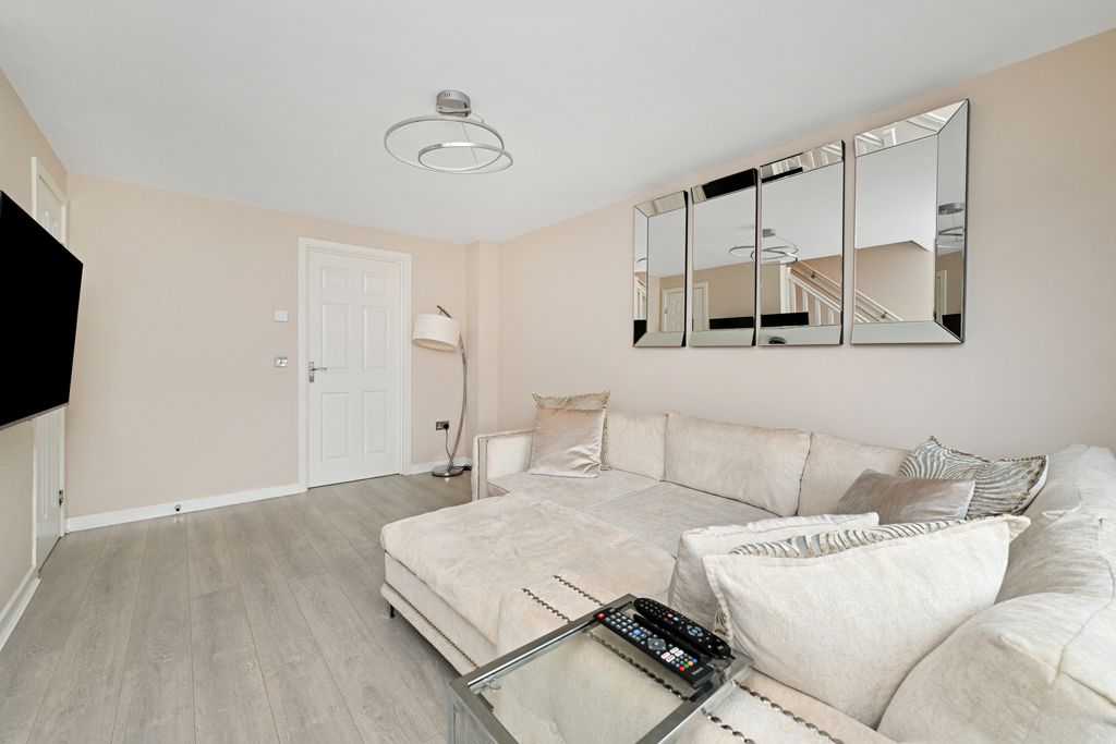 Property photo 3 of 18 Property Image 3