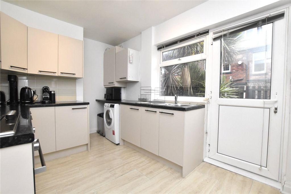 Property photo 3 of 15 Kitchen