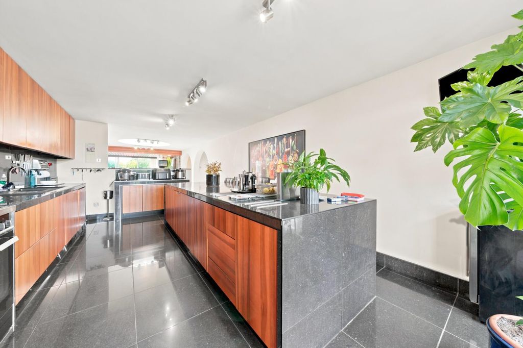 Additional image 11 of 5 bed flat for saleLucknow Road, Nottingham NG3