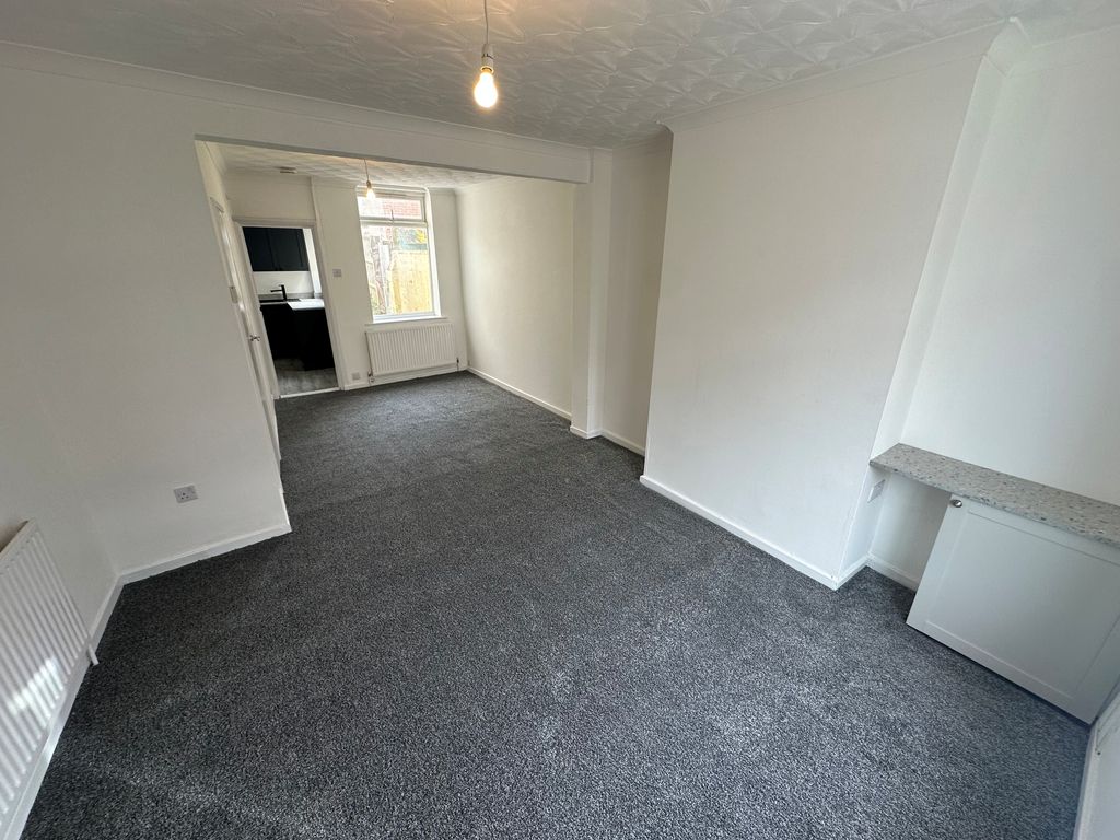 Property photo 3 of 10 Living Room