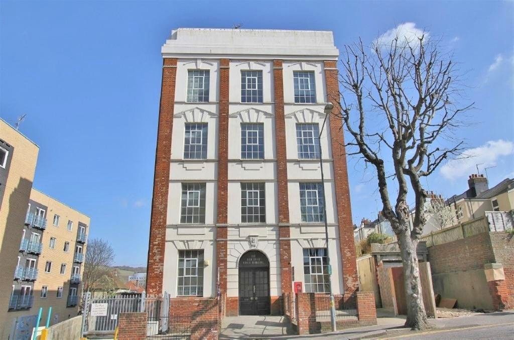 Property photo 2 of 9 3