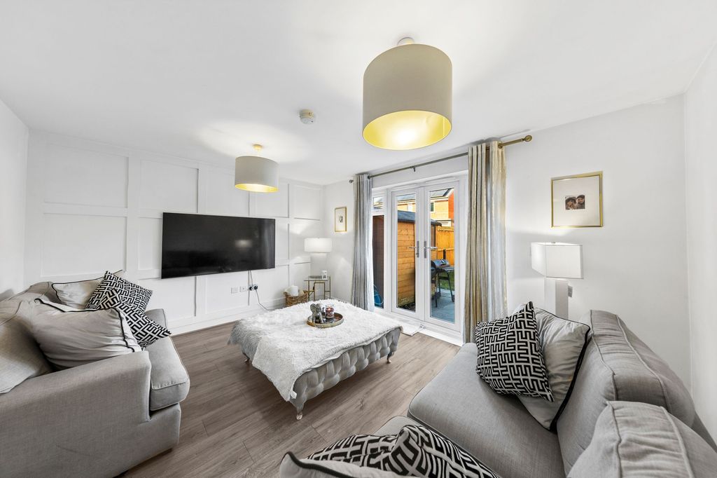 Property photo 2 of 23