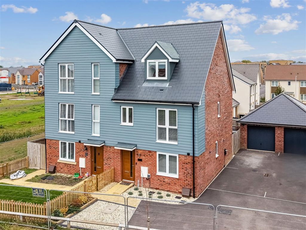 Property photo 1 of 19 Front