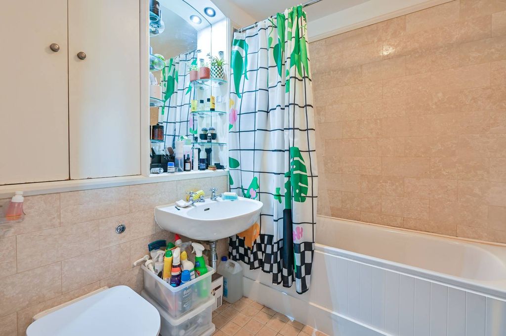 Property photo 1 of 5