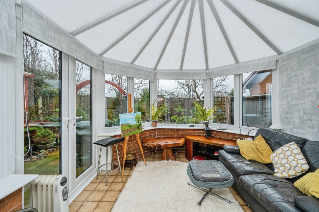 Property photo 2 of 17 Conservatory: