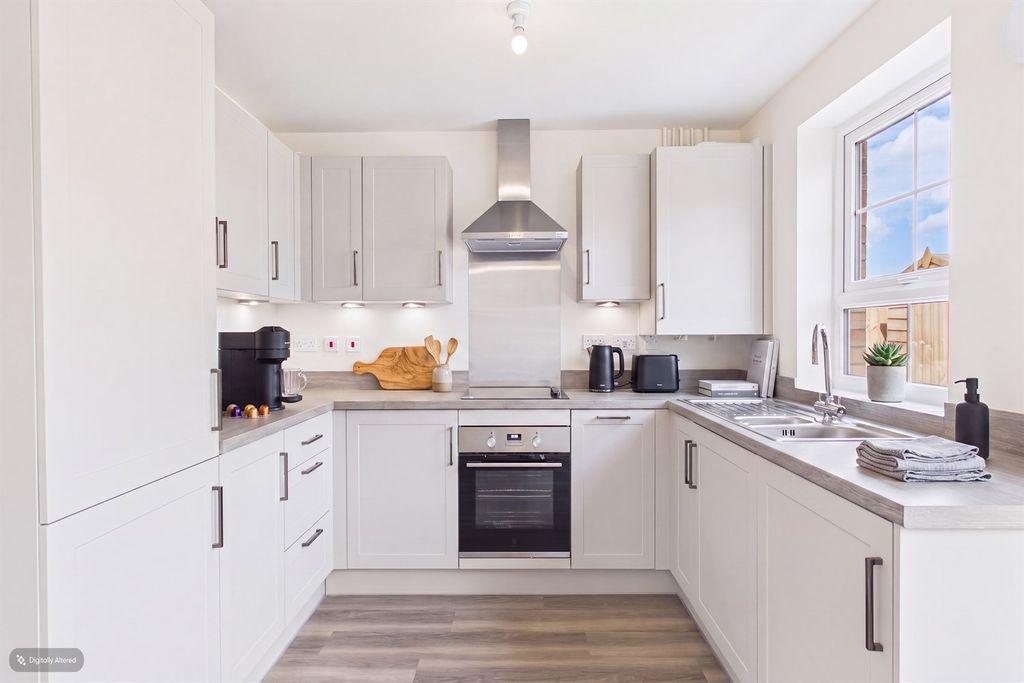 Property photo 3 of 10 Kitchen