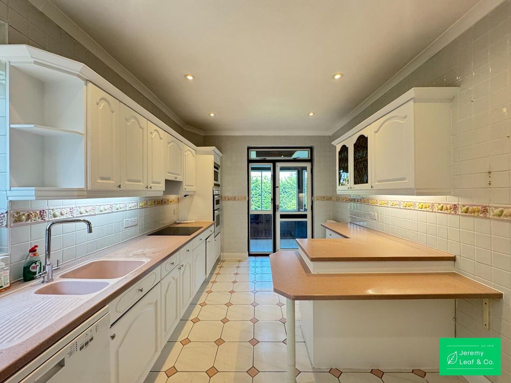 Property photo 2 of 14 Kitchen