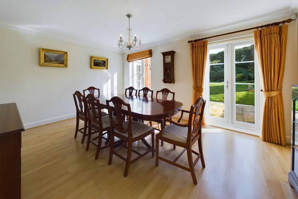 Property photo 3 of 27