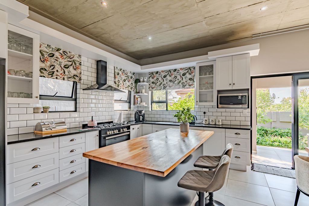 Property photo 3 of 58 Pt1718526