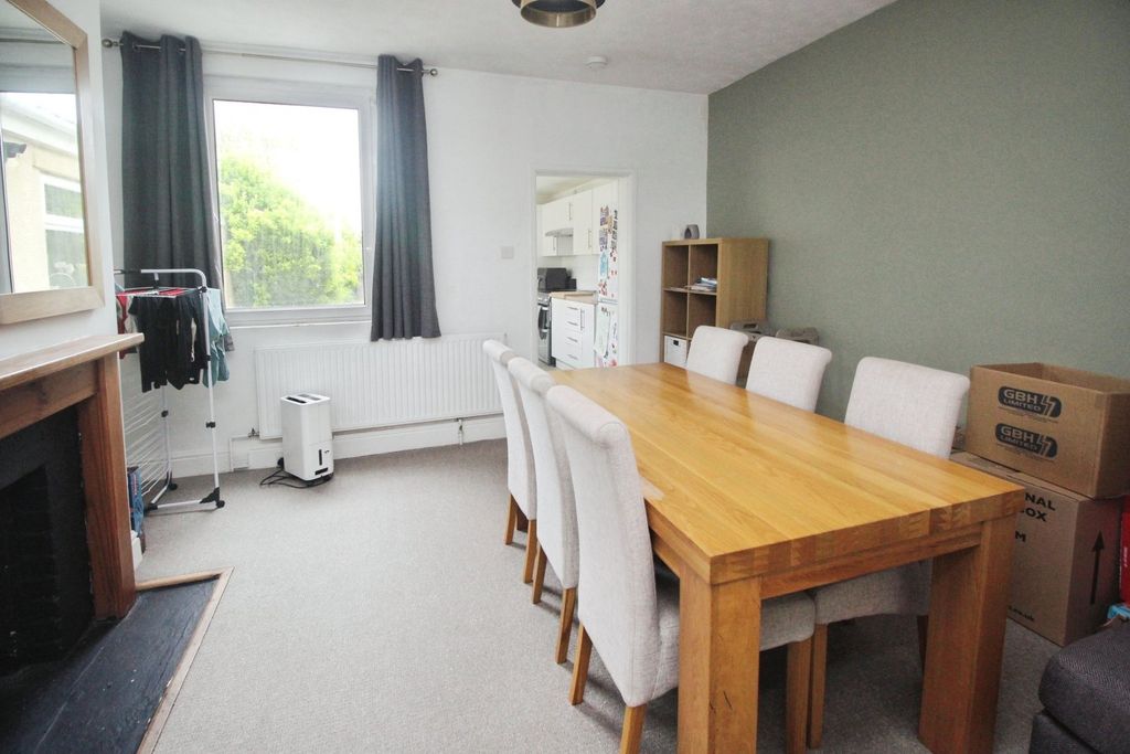 Property photo 3 of 10 Dining Room